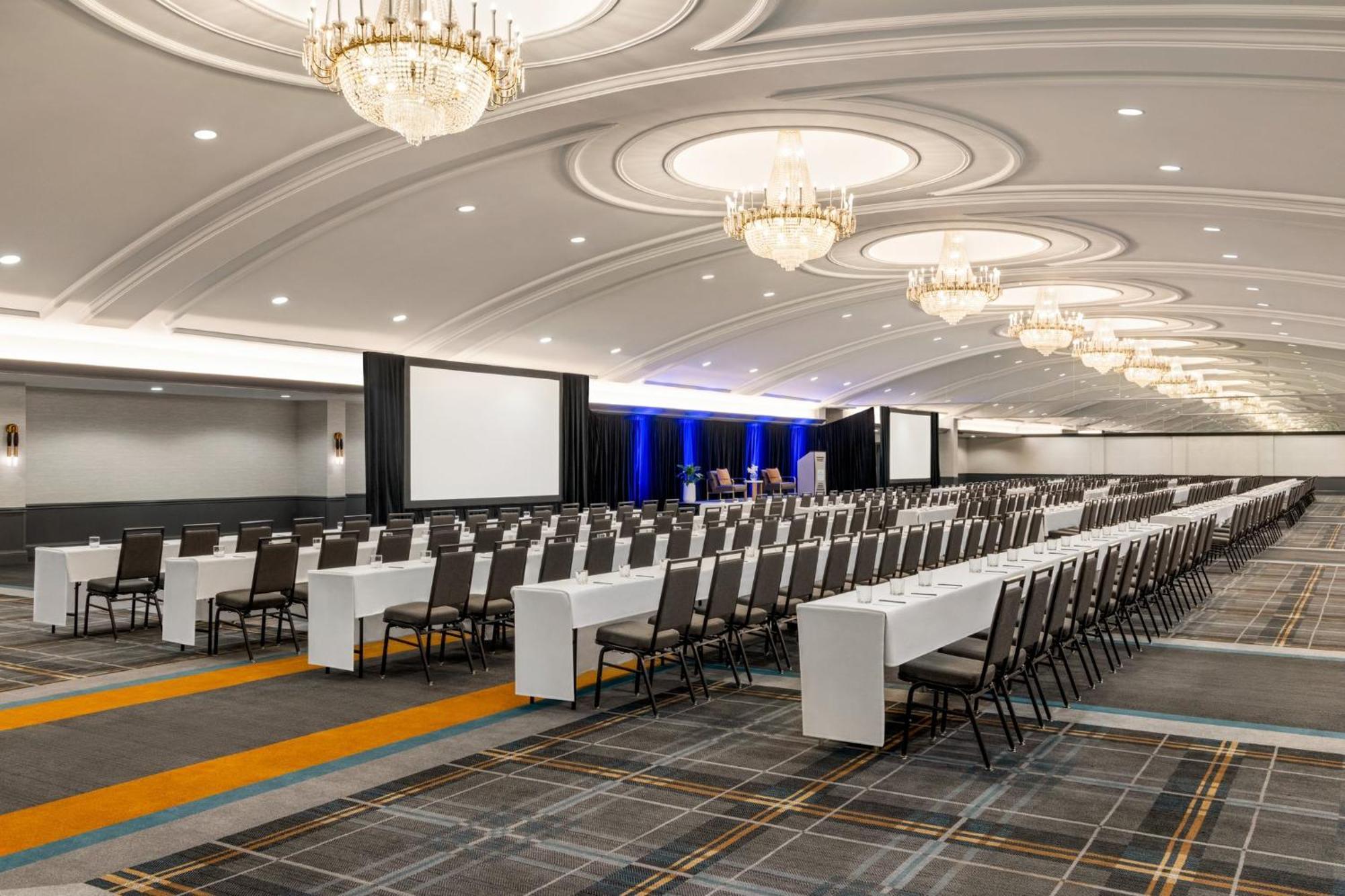 Crowne Plaza Louisville Airport Expo Ctr By Ihg Экстерьер фото